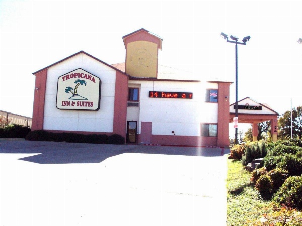 Tropicana Inn And Suites image 1