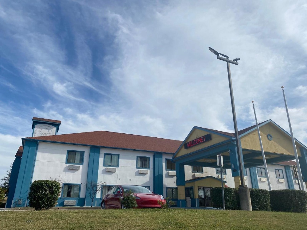 Tropicana Inn And Suites