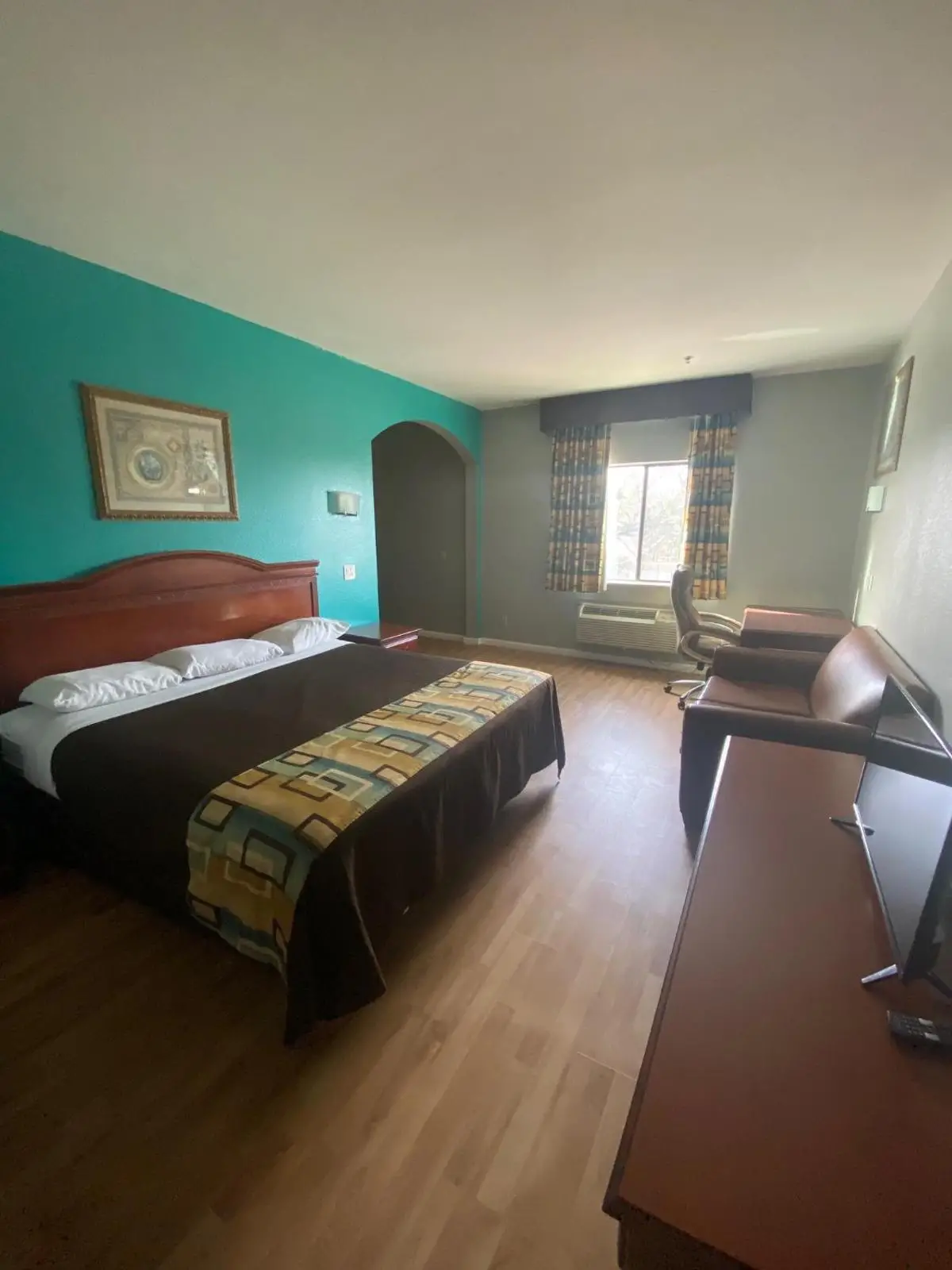 Tropicana Inn And Suites 4