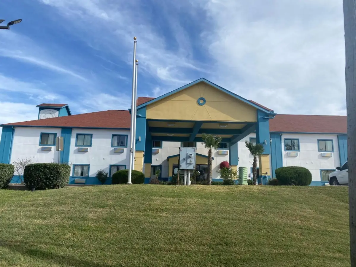 Tropicana Inn And Suites 9